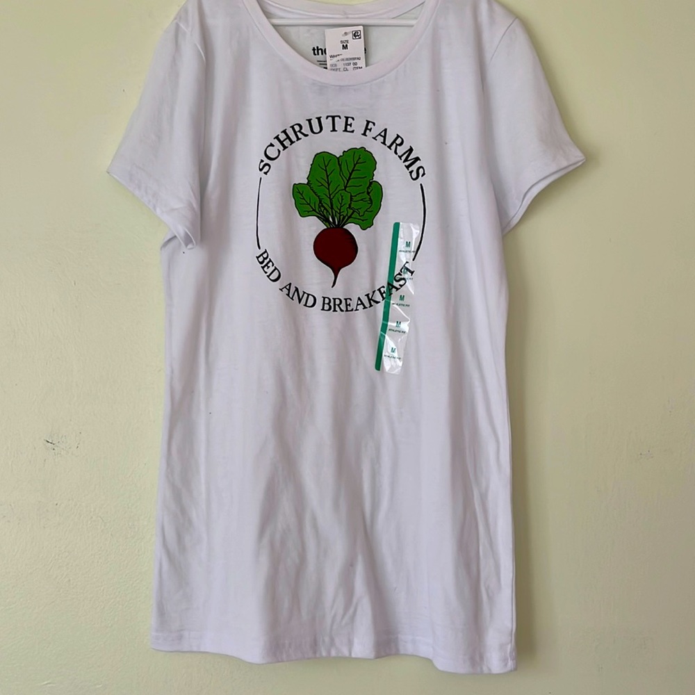 The Office Schrute farms bed and breakfast tee ripple junction size m